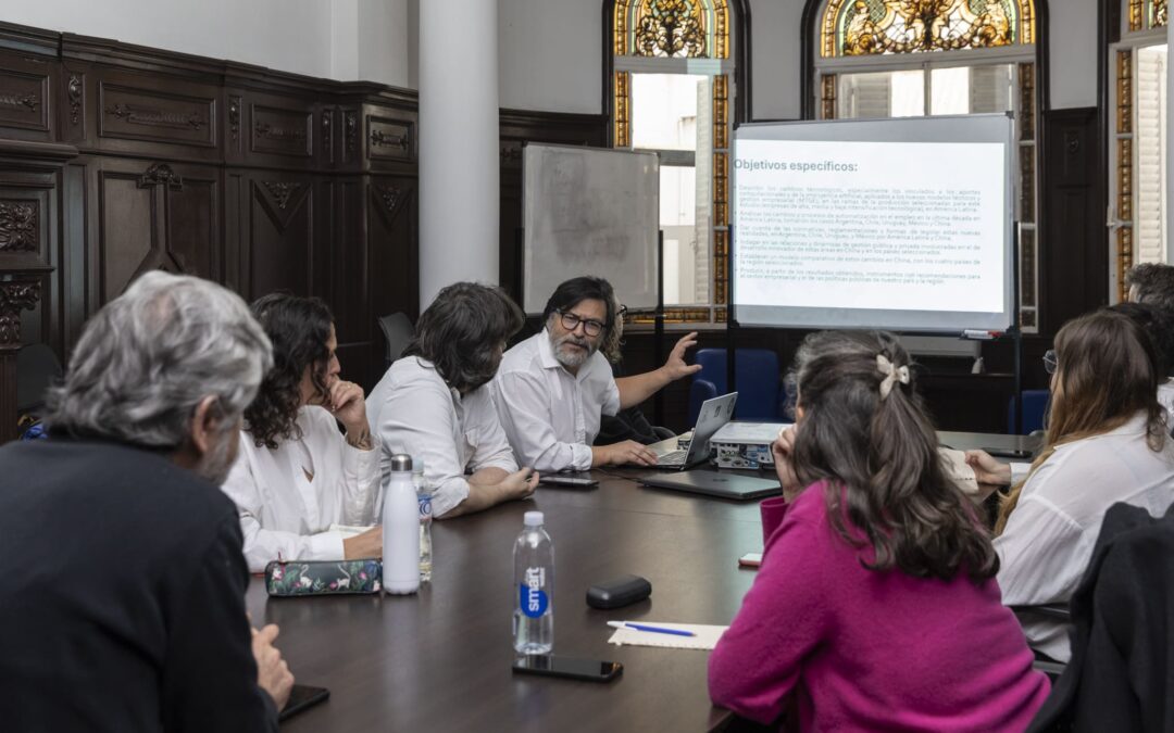Reunión del equipo de investigación sobre economía digital y cambios tecnológicos