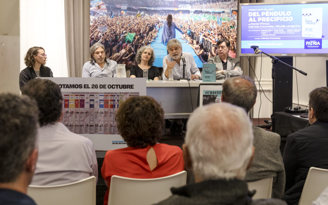 Se presentó el libro “Del péndulo al precipicio” en el Instituto Patria